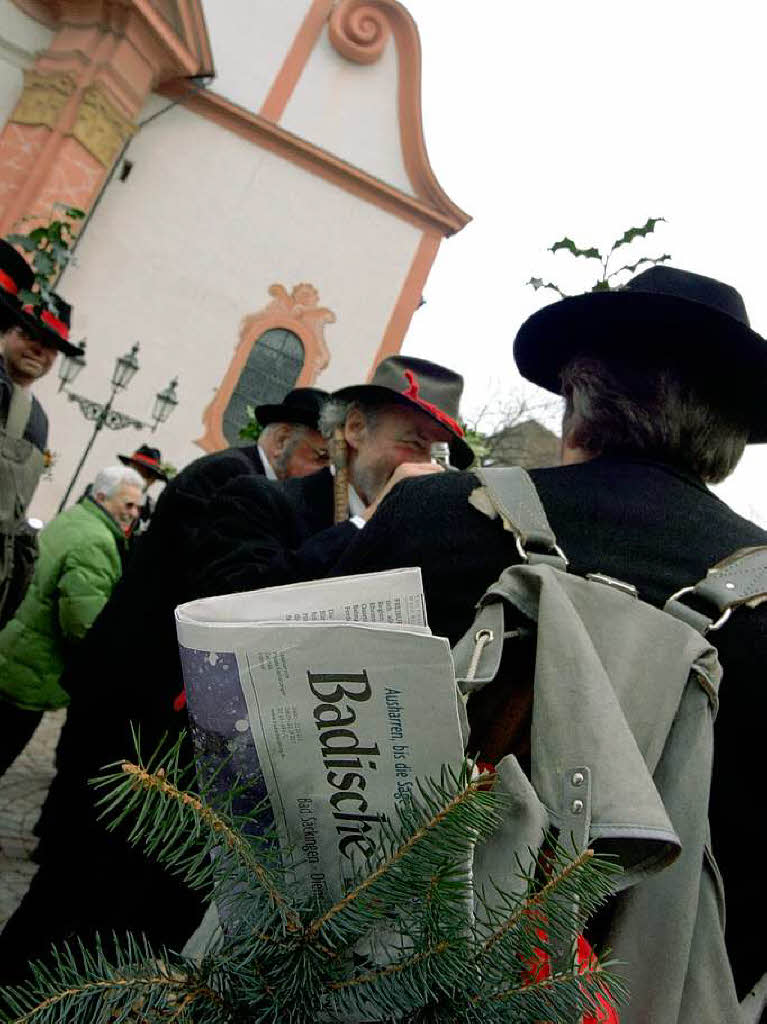 In Bad Sckingen waren die Wlder los. Nach dem Besuch im Rathaus ging’s ans Narrenbaumstellen auf dem Mnsterplatz.