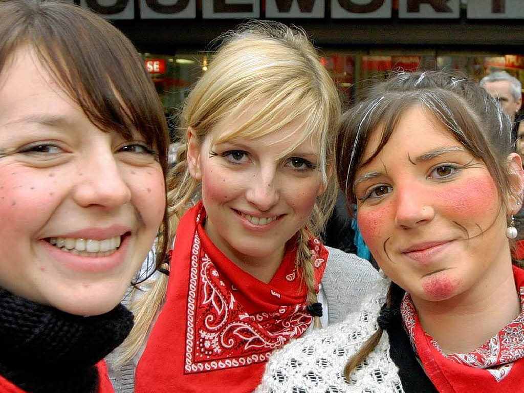 In Bad Sckingen waren die Wlder los. Nach dem Besuch im Rathaus ging’s ans Narrenbaumstellen auf dem Mnsterplatz.