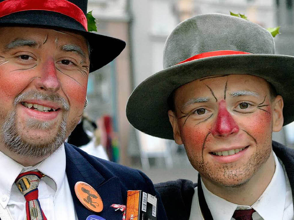 In Bad Sckingen waren die Wlder los. Nach dem Besuch im Rathaus ging’s ans Narrenbaumstellen auf dem Mnsterplatz.