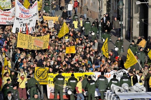 Studenten demonstrieren gegen Studieng...n die 500 Euro pro Semester erlassen.   | Foto: Ingo Schneider