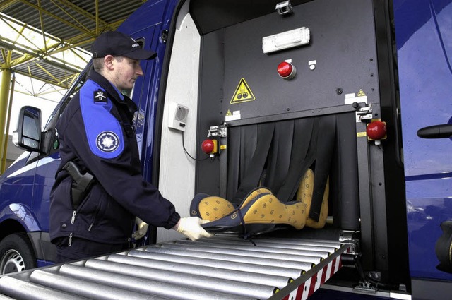 Der Schweizer Zoll setzt auf mobile Scanner   | Foto: BZ