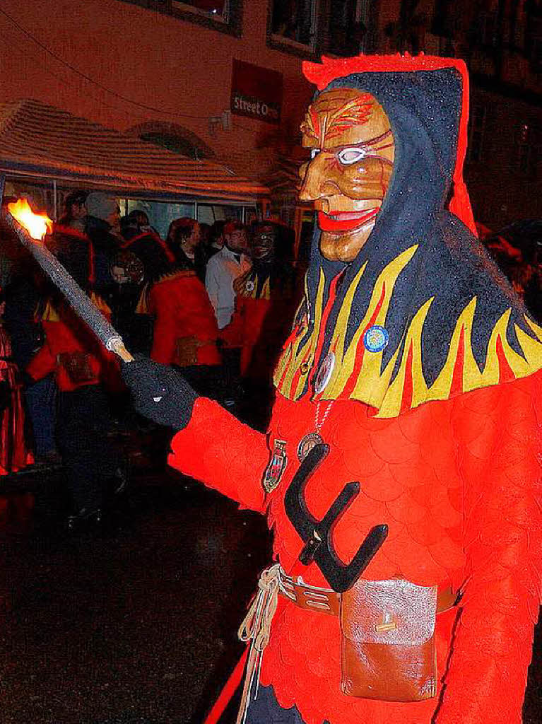 Ein Feuerteufel aus Kollnau ganz in seinem Element: natürlich mit Feuer. Ein Feuerteufel aus Kollnau ganz in seinem Element: natürlich mit Feuer.