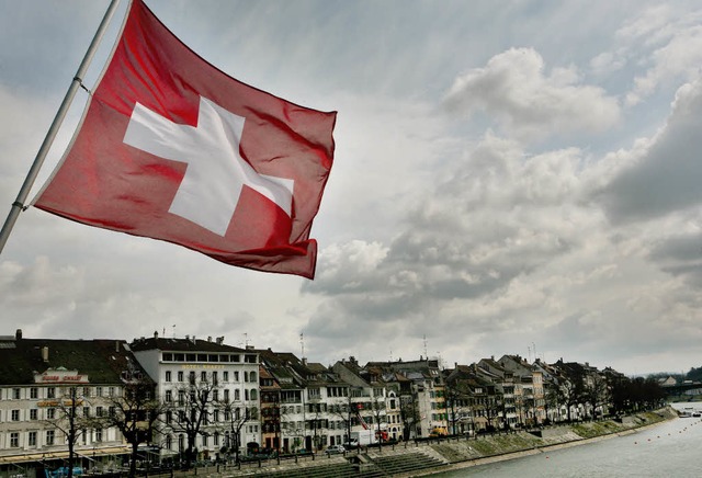 Die Schweiz hlt am Freizgigkeitsabkommen mit der Europischen Union fest.  | Foto: dpa
