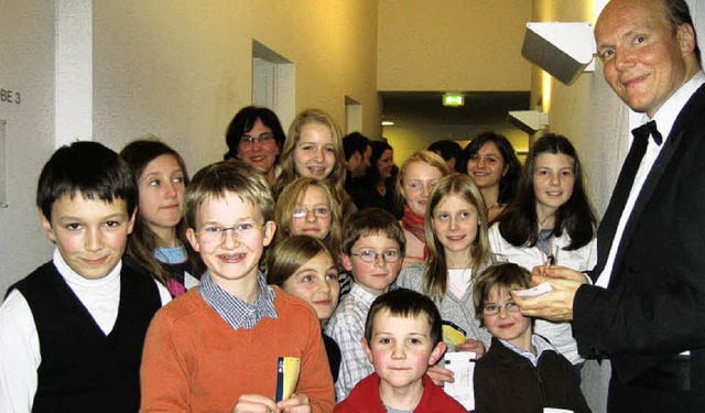 Die Celloklasse der Stdtischen Musiks...zerthaus   bei Truls Mork Autogramme.   | Foto: Susanne Hans