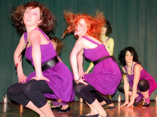 Mit einem flotten Tanz zu &#8222;I nee...ie jungen Damen beim Biggitrgerabend.  | Foto: Benjamin Bohn