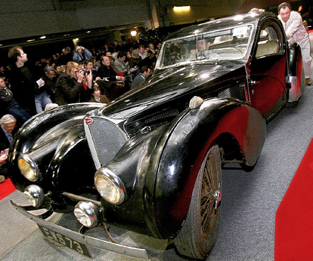 Lange stand dieser Bugatti unentdeckt in einer Garage.    | Foto: DPA