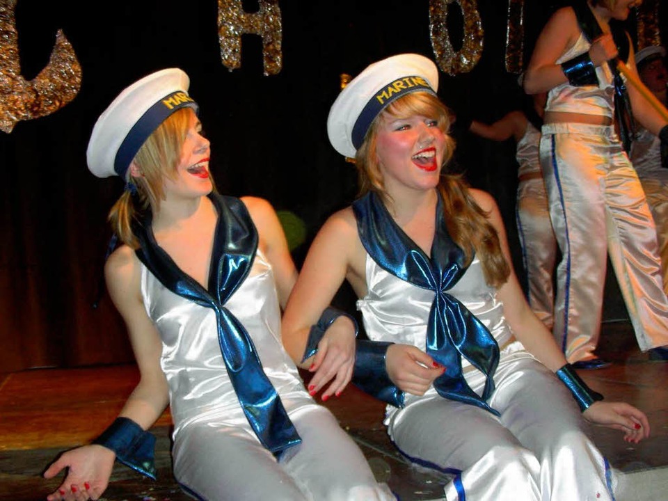 Das mittlere Ballett enterte als Marinematrosen die Bhne. 