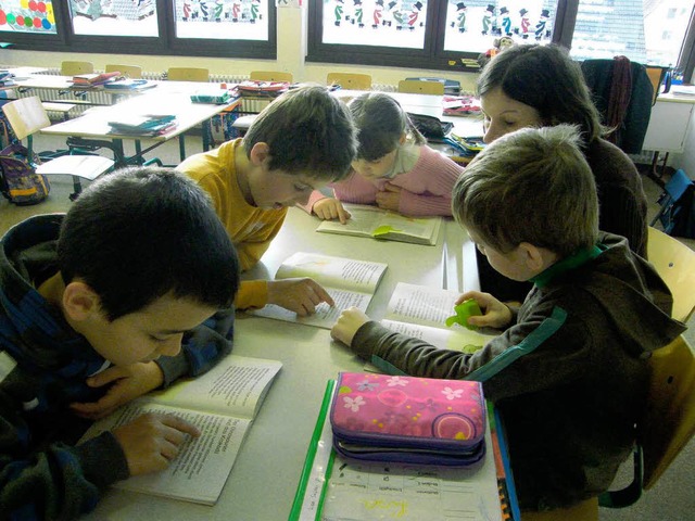 Mit Begeisterung lesen sich diese Zwei...t;  spannende Lektre gegenseitig vor.  | Foto: Martha Weishaar