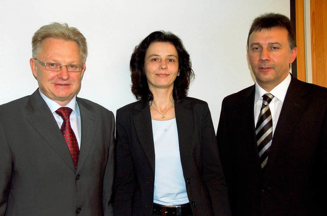 Das VR-Bank-Vorstands-Triumvirat mit B...Ines Niederschuh und Martin Schndorf.  | Foto: Wolfgang Roth