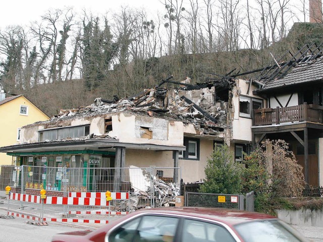 Ein Kurzschluss hat dieses Wohnhaus in...r Hauptstrae Schutt und Asche gelegt.  | Foto: Heidi Foessel