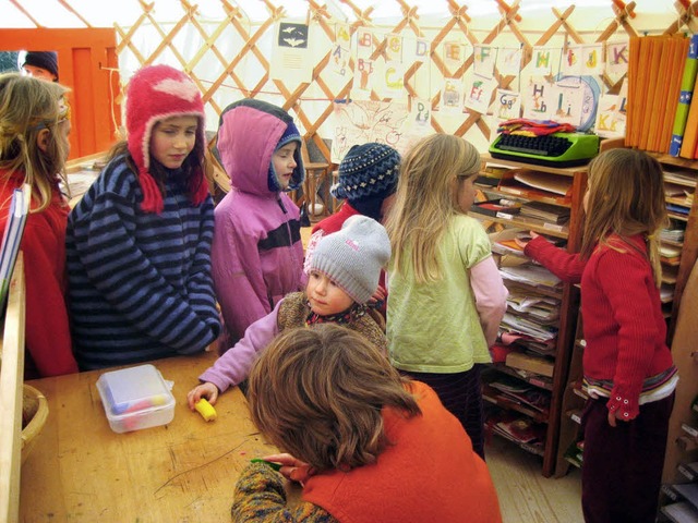 Klassenzimmer  Jurte  (Zelt):   Nur we...hen die  Kinder  ein Dach berm  Kopf.  | Foto: Schule
