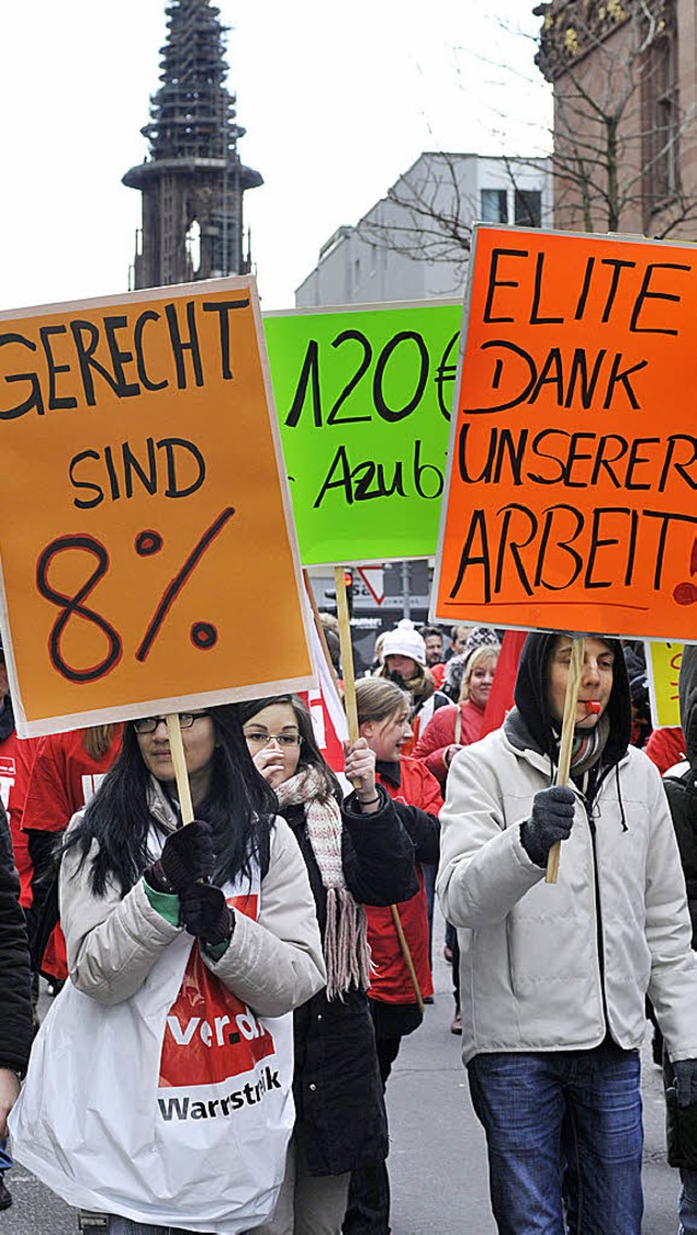 Mitglieder von Verdi demonstrierten  in Freiburg.   | Foto: Ingo Schneider