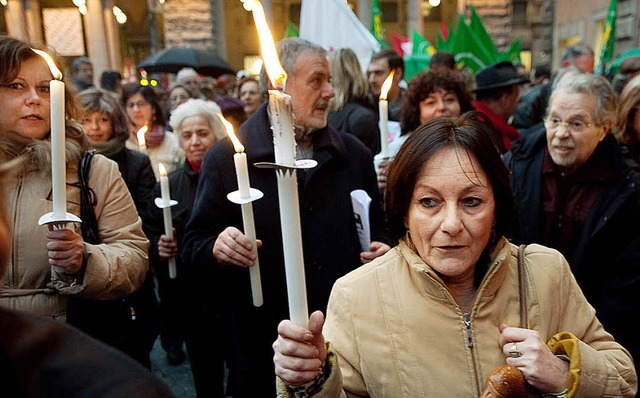 Mit  einem Marsch durch die Innenstadt...e   Wachkoma-Patientin  sterben darf.   | Foto: AFP