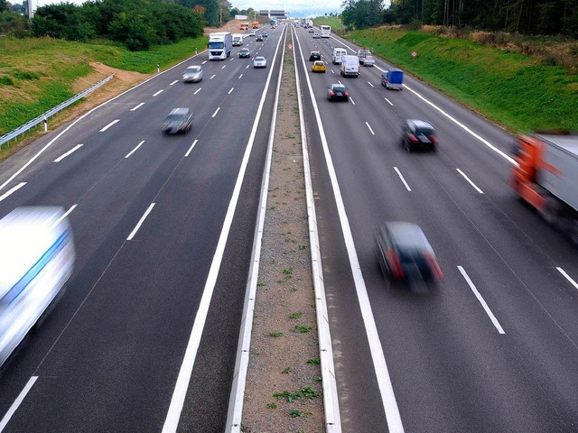 So breit soll bald auch die Autobahn A5 nrdlich von Offenburg sein.  | Foto: dpa