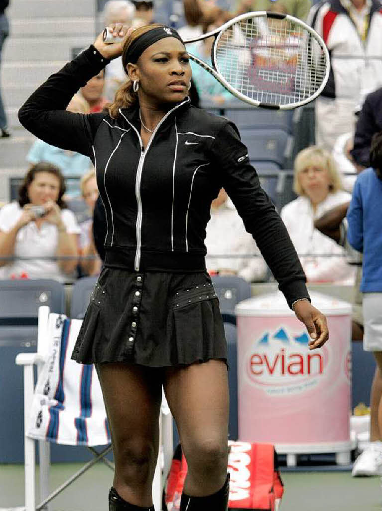 Serena Williams zeigt sich auf dem Court gerne modisch, wie hier im Falten-Mini