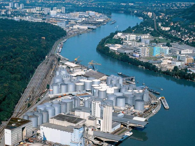 7,2 Millionen Tonnen Gter wurden 2008...e der Muttenzer Auhafen, umgeschlagen.  | Foto: BZ