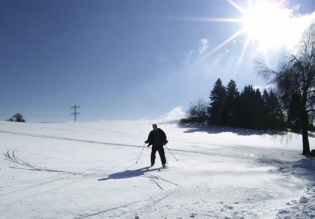 Querfeldein  ber gut verschneite Feld...zwald, wenn es kein Schutzgebiet ist!   | Foto: Weishaar