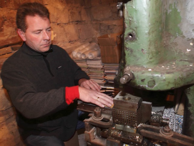 Andreas Lufer an der Konfetti-Maschine.  | Foto: Patrik Mller