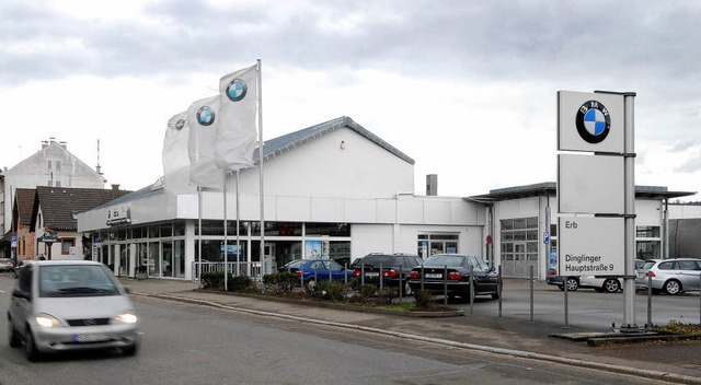 Das ehemalige BMW-Autohaus Erb in der ...er Zwangsversteigerung gekauft worden.  | Foto: Michael Bamberger