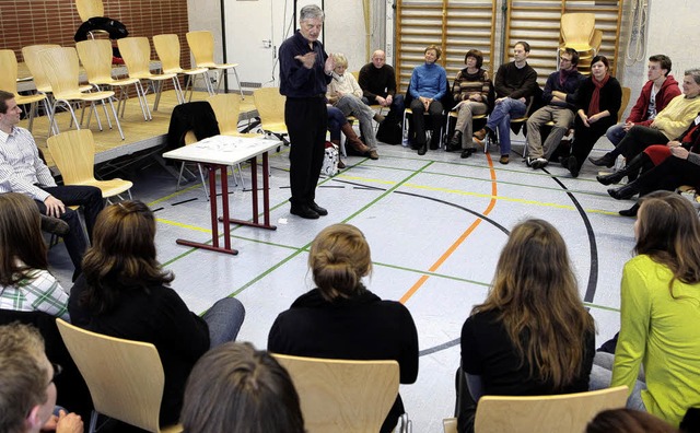 Professor Rudolf Heidemann macht Schl... Krpersprache des Menschen vertraut.   | Foto: Breithaupt