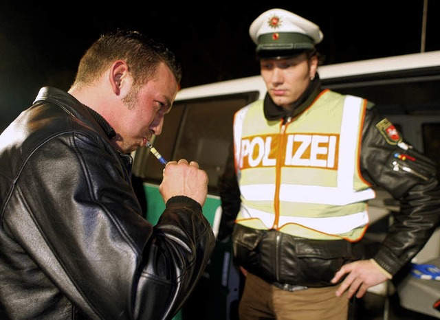 Bei viel zu vielen Autofahrern schlgt das Rhrchen an.   | Foto: polizei