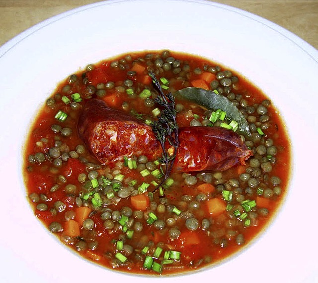 Manche mgen&#8217;s scharf: Linsen-Tomatensuppe mit Chorizo  | Foto: stechl