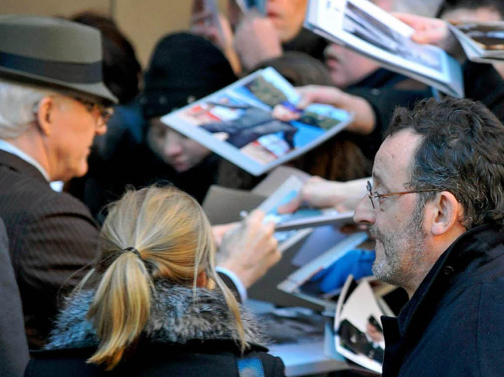 Jean Reno (rechts) und die Autogrammjger. Der Herr links ist nicht ein Hologramm von Erich Honecker, sondern Steve Martin.