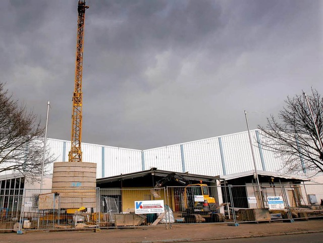 Die Offenburger Messehalle 1 sollte au... nun steht ihre Zukunft auf der Kippe.  | Foto: Peter Heck