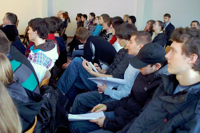 Das Sparmodell, bei dem die Stadt Kenz...ten, wurde  im  Gymnasium vorgestellt.  | Foto: Hge