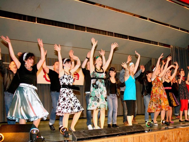 Zum Finale präsentierten Maulburgs N... beim Zunftabend „Grease“. | Foto: Heiner Fabry Zum Finale präsentierten Maulburgs N... beim Zunftabend „Grease“. | Foto: Heiner Fabry