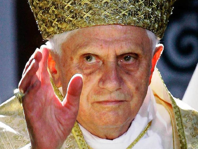 Steht derzeit heftig in der Kritik: Papst Benedikt XVI.  | Foto: ddp