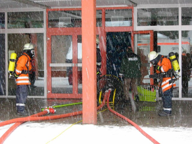 Um 10.30 Uhr waren die Rettungskrfte alarmiert worden.  | Foto: Michael Raab