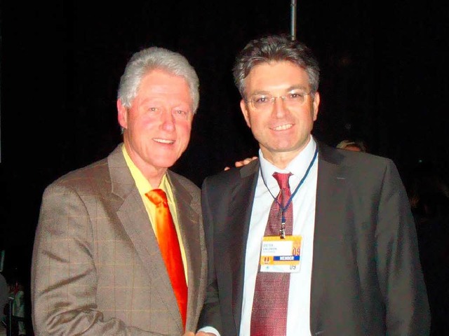 Shakehands in Austin: Bill Clinton (links) und  Dieter Salomon.  | Foto: privat