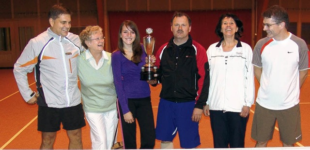 Die  stolzen Sieger des TC Hnner Happ...hnick,  Silvia Matt und Wolfgang Ruf.   | Foto: BZ