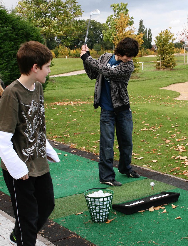 Ein schlagender Erfolg soll der Golfkurs fr die Mannheimer Schler werden.   | Foto: goldschmitt