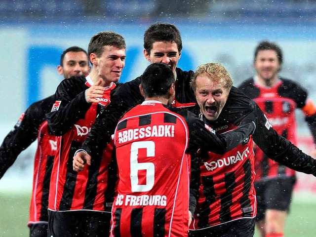 Riesenfreude nach dem 1:0 durch Tommy ... ber einen 3:1 Erfolg an der Ostsee.   | Foto: Meinrad Schn