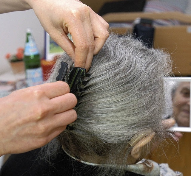 Auch Haarpflege gehrt zur Pflege.  | Foto: archivfoto: ingo schneider