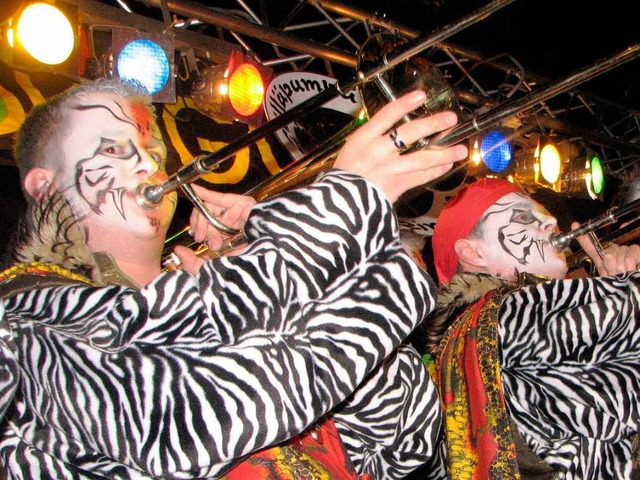 39 Guggenbands spielen am Freitag beim...den Altstadtgassen von Laufenburg auf.  | Foto: Hildegard Siebold