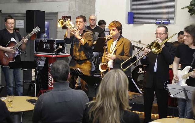 Im Schlachthof Bistro spielte die Lehrerband der Musikschule Lahr.    | Foto: Heidi Fssel