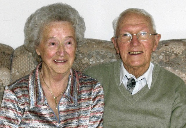 65 Jahre verheiratet: Elfriede und Helmut Homann   | Foto: Alexandra Wedl