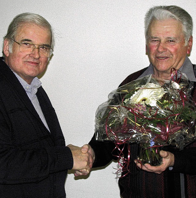 Leo Zimmermann (links) bernimmt die L... der Herzgruppe von Hanspeter Schmid.   | Foto: Gottstein