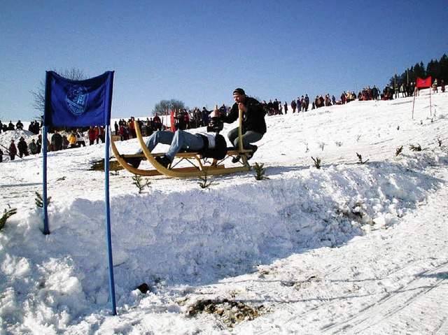 Den Berg hinab auf Hornschlitten geht ...n in Waldau ab 13 Uhr am Sommerberg.    | Foto: Gaby Beha