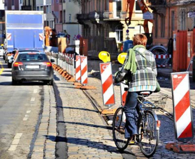 Ziemlich riskant: Mit dem Fahrrad auf der Habsburger Strae.  | Foto: Michael Bamberger