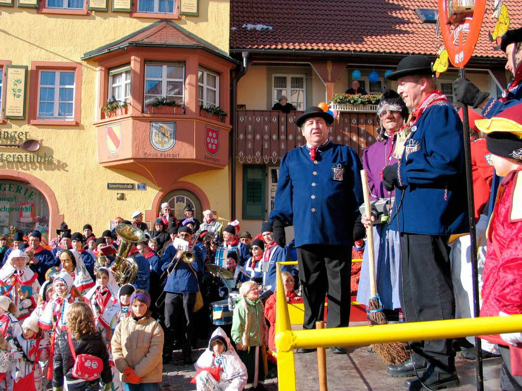 Lffingens Brgermeister Norbert Brugger muss die Macht an die Narren abgeben.