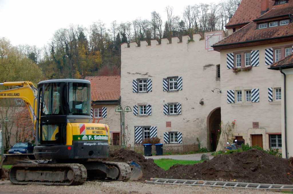 Der Schlosshof ist noch Baustelle. Um die Anlage vor dem hheren Rheinpegel in Zukunft zu schtzen, wurde auch viel gegraben.