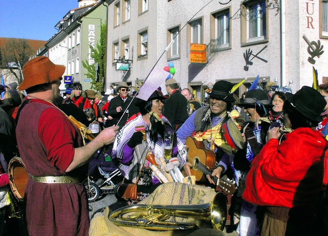 Kunterbunt ging es am Donnerstag  beim... Anden gesellte sich zu den Narren.     | Foto: BZ