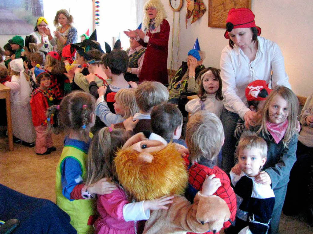 <Bildtext>Kindergarten Don Bosco bringt Fasnetfreude ins Pflegeheim Vogelsang</Bildtext>