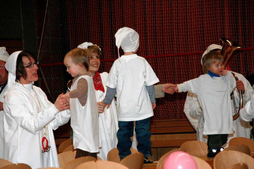 Kinderfasnet und Hemdglunkerumzug standen am Fasnetsamstag in Grafenhausen im Mittelpunkt der Narretei