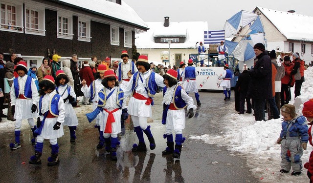 &#8222;Club goes Griechenland&#8220; (...eigte eine Kindergruppe (Bild rechts).  | Foto: Horst A. B