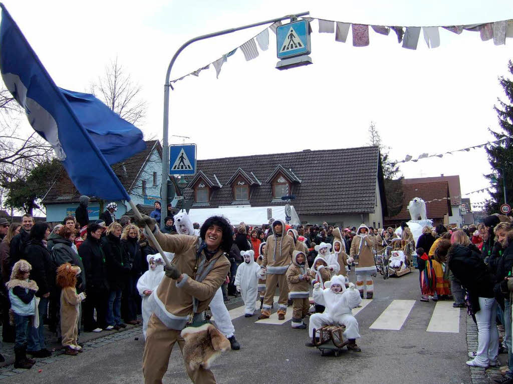 Ausgelassene Narretei und Frohsinn beim Fasnetumzug am Sonntag in Hartheim.